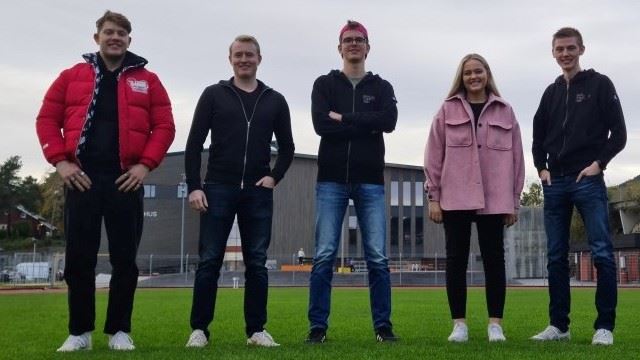 UNGDOMSUTVALGET MØRE OG ROMSDAL: Fra venstre: Joachim Margido Laumann Bolli (Eide Klatreklubb), Hermann Hovde (Kristiansund roklubb), Niels Adon Leenders (IL Hødd), Ingrid Marie Larsen (Vestnes Islandshestforening) og Johannes Hjertvik (Gossen IL) Foto: Vegard Agledal Rangsæter ungdomsutvalget 21-22.jpg