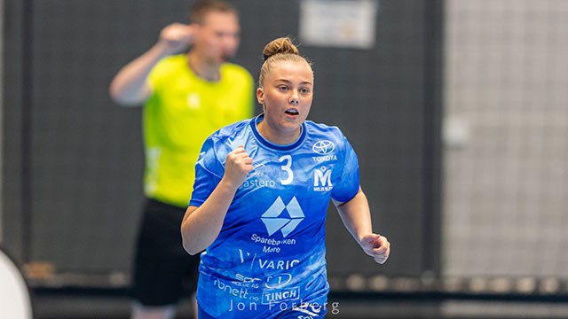 Christine Karlsen Alver jubler etter scoring for Molde