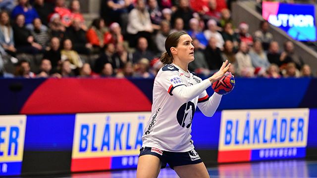Stine Skogrand i en tidligere kamp for Håndballjentene. Stine Skogrand EHF Euro.jpg