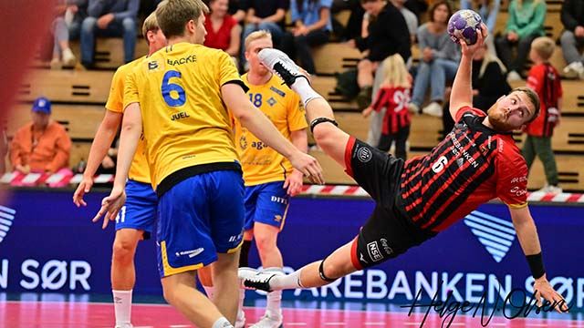 Sondre Gjerdalen i aksjon mot Bækkelaget. ØIF-BSK