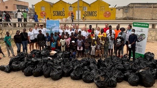 20251003 Beachhåndballjetnene i Angola.jpg