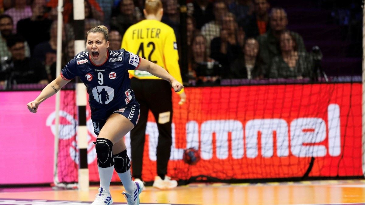 20251214 LKS finale GER NOR Nora Mørk scorer foto jozo Cabraja kolektiff 640 360.jpg