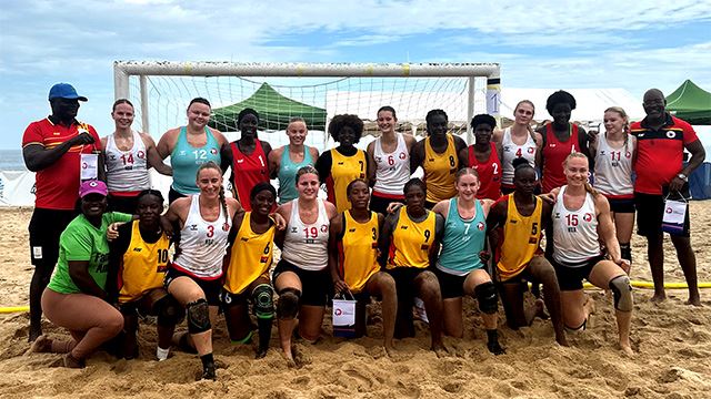 Lagbilde etter fellestrening med Angola