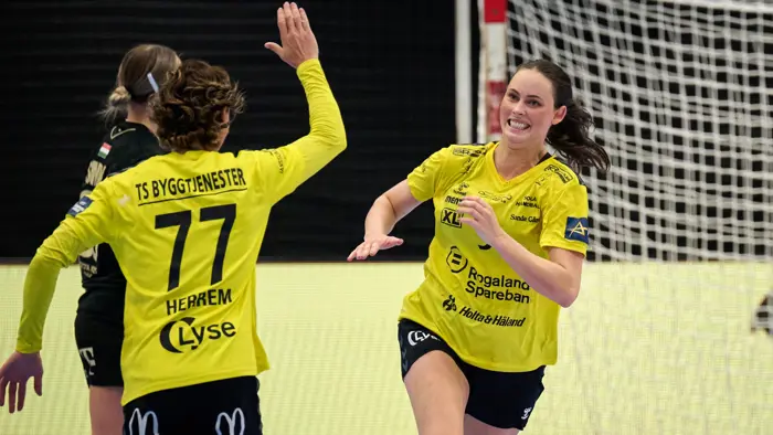 Camilla Herrem og Malin Holta, Sola.