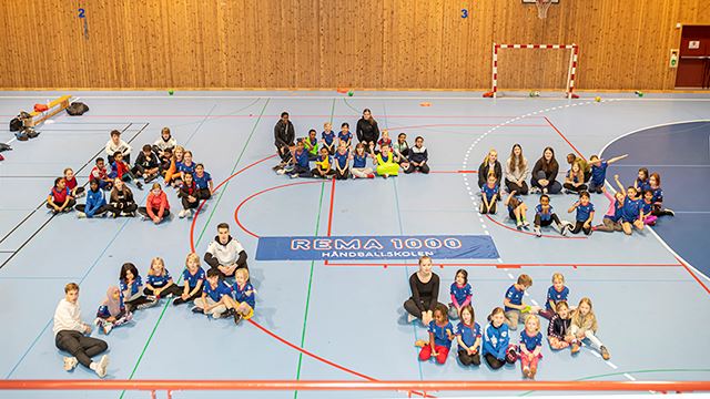En blid gjeng på REMA 1000 Håndballskole i Florø! REMA 1000 Håndballskole hos Florø SK Handball