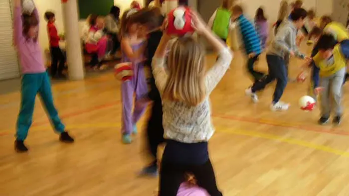 Illustrasjonsfoto_barn_kaster-ball_640x360web.jpg