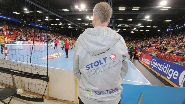 20220305-Frivillig-på-landskamp-i-larvik-foto-svein-andre-svendsen nhf.jpg
