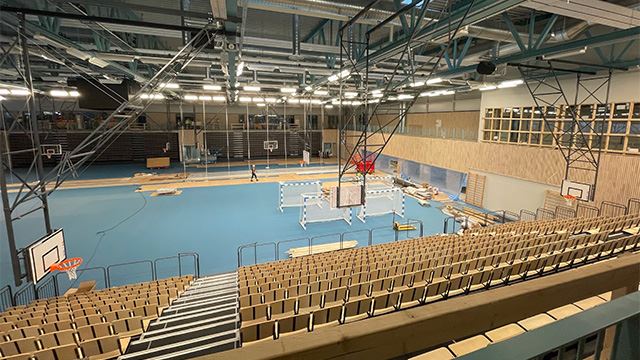 Den nye arenaen skal stå klar tidlig i 2024. Halden Arena under oppføring