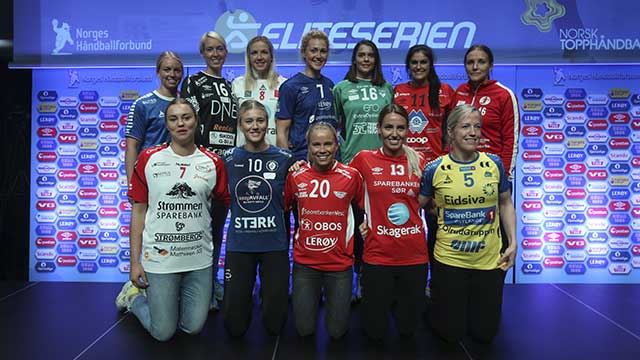 Spillere fra klubbene i eliteserien kvinner. Foto: Svein André Svendsen/NHF 20180830-Avkast-Eliteserien-kvinner-2018-19.jpg