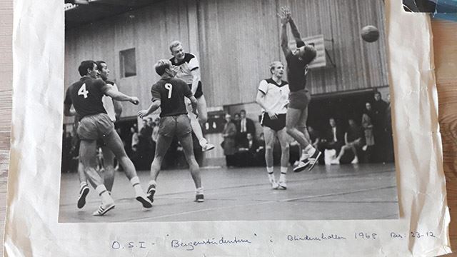 Den tidligere kjempen i velkjent positur på banen for OSI. Foto: privat 1968_Per Graver for OSI_Foto Privat_640x360px.JPG