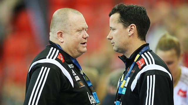 Tor Odvar Moen og Ole Gustav Gjekstad kjenner hverandre godt fra tiden i Larvik Håndballklubb. Tor Odvar Moen og Ole Gustav Gjekstad i Larvik HKs treningsteam i 2015.