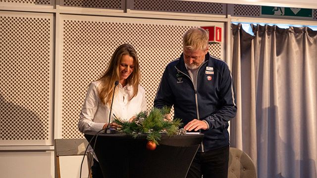Tine Birkeland Westby og Jan-Erik Aalbu signerte avtalen som gjør Scandic Norge til hovedsponsor for Rullestollandslaget. Foto: Tone Mella/Scandic Norge 2023 Avtale mellom Scandic og Rullestollandslaget.jpg