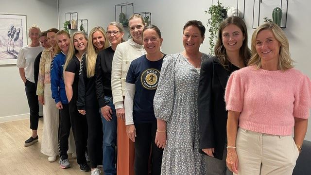 Før sommeren ble det avholdt en workshop for kvinnelige trenere i NHFs lokaler. Her er noen av deltakerne. 2024 Workshop for kvinnelige trenere.jpg
