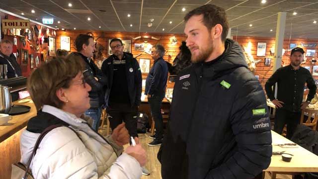 Her er Mette på jobb og intervjuer Christian O'Sullivan Her er Mette på jobb og intervjuer Christian O'Sullivan