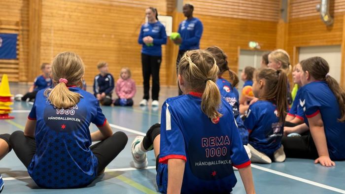 20251008 REMA 1000 Håndballskole.jpg