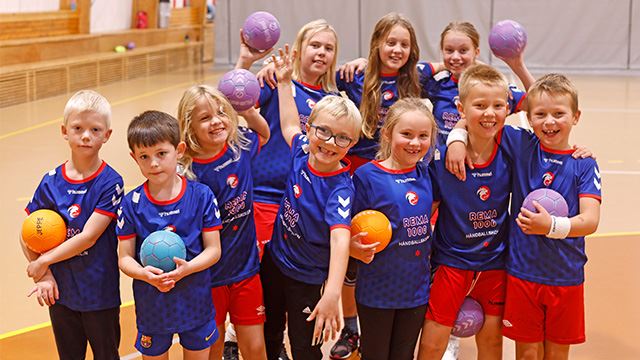 Fornøyde barn på REMA 1000 Håndballskolen i Sørumsand. Håndballskolen 7.jpg