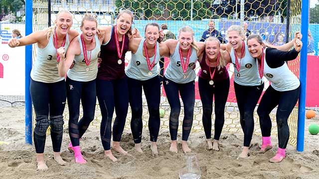 Aker tok et nytt gull i NM Beach i Sandefjord i helgen. Foto: Svein André Svendsen/NHF 20190616-NM-Beach-K-vinnere-Aker-Foto-Svein-André-Svendsen.jpg