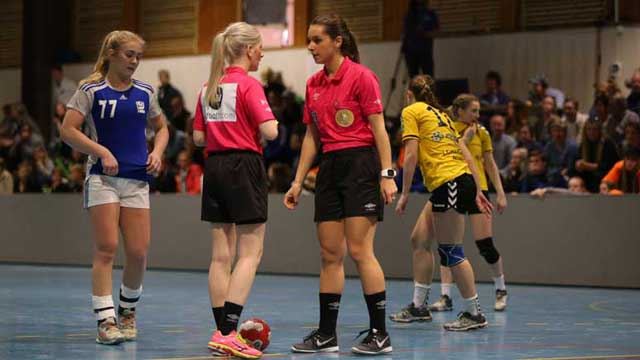 Carina Pettersen og Charlotte Husomanovic 20170429_Bringserien_sluttspill_1_fotoSveinAndreSvendsen_NHF_640x360web.jpg