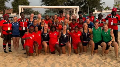 Beachhåndballen bygger broer i Afrika