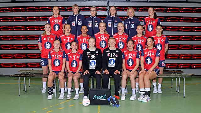 LK06 Lagbilde 2025. Bak f.v. Sofie Nilssen Ekerhovd, Lene Rantala, Sølvi Hylleseth, Ane Victoria Mällberg, Kari Kristensen, Vilde Refsland. Midten f.v. Ingeborg Johanne Nyborg Tømmervåg, Ada Aalstad, Maia Matre Hagenes, Sofie Sandø Kleiven, Mali Halldorsson, Edle Eik Litland, Sara Benedicte Fredheim Barbosa. Foran f.v. Milla Haugerstuen Breen, Vanessa Bråten Gulbrandsen, Nora Aarnes Blomsøy, Leah Isabell Langaard, Kjersti Vinjevoll, Maren Vilje Warset. 