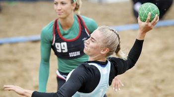 Kvartfinale mot Danmark for Beachjentene i EM