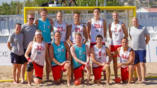 Lagbilde fra Beach-VM i 2022. 2022-Beachguttas-VM-lag.jpg