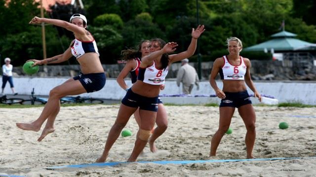 Beachjentene fra EM i Larvik i 2009, hvor hotpants var tillatt. Foto: Kai Kjeldsen 640_BeachEM 2019 Hotpants.jpeg