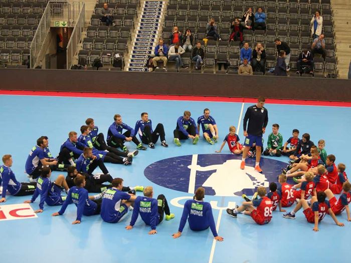 Håndballgutta og Minihåndballgutta i Terningen Arena. Foto: Svein André Svendsen/NHF 20170610_Minihåndballgutta_01_900.jpg