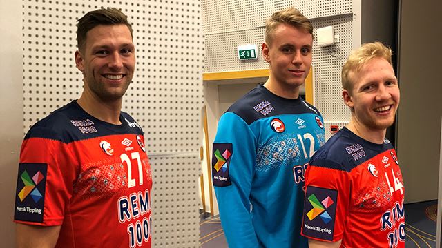 Harald Reinkind, Kristian Sæverås og Kevin Gulliksen med EM-drakta 20200108 Norsk Tipping LMS-drakter 640x360 px.jpg