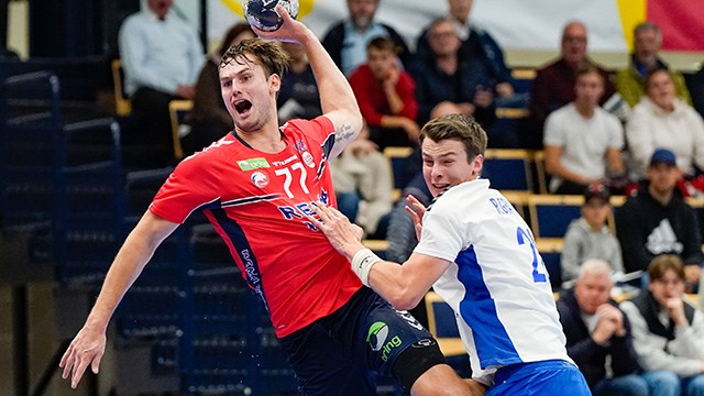 Vantaa, Helsinki, Finland 20221016. 
Norges Magnus Abelvik Rød i aksjon i EM-kvalifiseringskampen i håndball mellom Finland og Norge i Energia Arena i Vantaa utenfor Helsinki i Finland søndag.
Foto: Håkon Mosvold Larsen / NTB