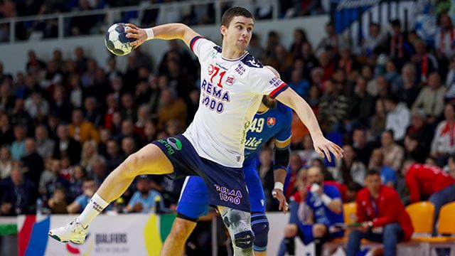 Alexander Blonz var sikker fra kant og straffemerket, og ble Norges toppscorer med seks mål. Alexander Blonz i EM-kvalifiseringskampen i håndball for herrer mellom Slovakia og Norge .Foto: Nikola Krstic / NTB