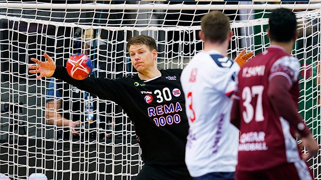 Torbjørn Bergerud stod en fantastisk kamp i det norske målet og reddet hele 54 prosent i lørdagens kamp. Krakow, Polen 20230121.
Keeper Torbjørn Sittrup Bergerud i VM-kampen i håndball for herrer mellom Qatar og Norge i Spodek Arena i Katowice, Polen.
Foto: Stian Lysberg Solum / NTB