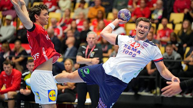 Vetle Rønningen er en del av rekruttlaget som skal møte Sverige i Trondheim. Herrehåndbold EHF Euro Cup-kampen mellem Danmark og Norge i Jyske Bank Boxen onsdag den 6. november 2024. (Foto: Bo Amstrup/Scanpix 2024)
