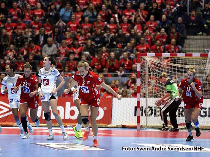 Håndballjentene. Illustrasjonsfoto fra EM-vkal i Stjørdalshallen. Foto: NTB Scanpix 20161126-LKS-Arntzen,-Emilie-Hegh.jpg