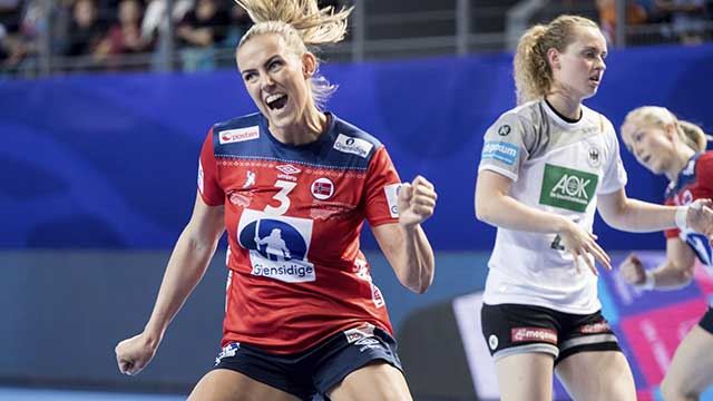 Emile Hegh Arntzen var strålende i angrep i første omgang. 20181201-LKS-Arntzen,-Emilie-Hegh.jpg