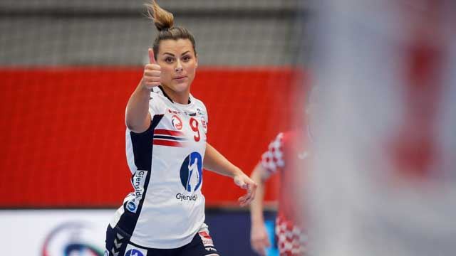 Foto: Jozo Cabraja / Kolektiff 20201212-Nora-Mørk-med-tommel-LKS-EM2020-NOR-KRO-Jozo-Cabraja--kolektiff.jpg