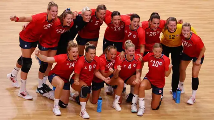 20210731-OL-LKS-lagbilde-Håndballjentene-NOR-NED-Foto-Susana-Vera-Reuters-NTB-640-x-360.jpg
