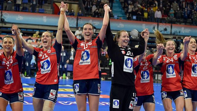 20211219-LKS-VM-Spania-FRA-NOR-jubel-etter-finalen-2-Foto-Pau-BARRENA-AFP-NTB.jpg