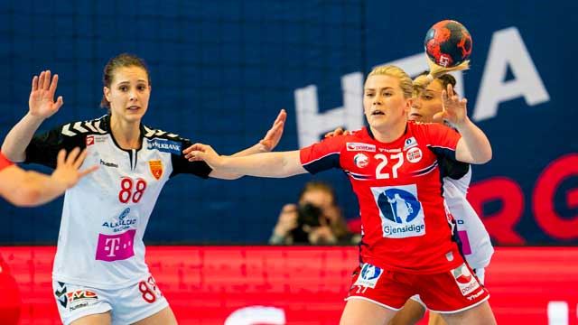Emilie Hovden i landskampen 24. april mot Nord-Makedonia. Norge - Nord-Makedonia