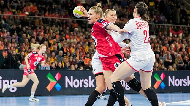 Maren Aardahl i aksjon mot Tsjekkia i Golden League i mars. maren aardahl.jpg
