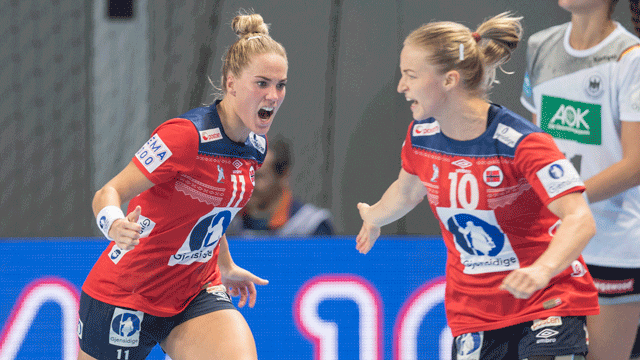 NOMINERT: Malin Aune (t.v.) og Stine Bredal Oftedal. Foto: Vidar Ruud / NTB Scanpix EM-håndball-2019-malin-aune-stine-oftedal-vidar-ruud-ntb-scanpix.gif