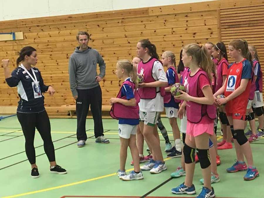 20170607_Mørk,-Nora-og-Selboskar,-Karia_Minihåndballjentebesøk_2_900.jpg