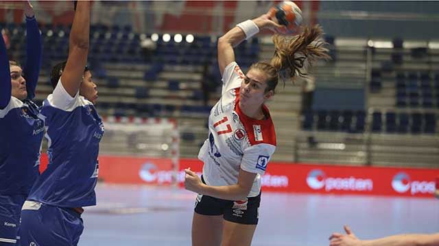 Helene Fauske, her med Rekruttjentene i november, gjør det bra i klubblaget denne sesongen. Foto: Svein André Svendsen/NHF 20181122-LKR-Fauske,-Helene-Foto-Svein-André-Svendsen.jpg