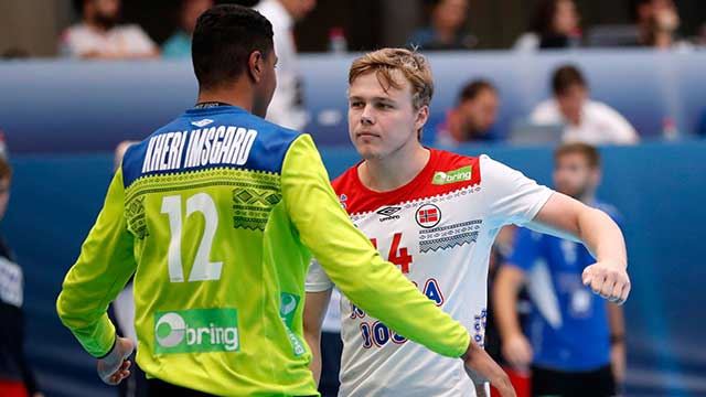Emil Kheri Imsgard (t.v.) og Simen Holand Pettersen fra en tidligere kamp i VM. Foto: IHF 20190722-LM98-Imsgard,-Pettersen-Foto-IHF-kopier.jpg
