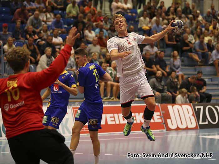 NORSK TOPPSCORER: Sander Simonsen satte inn fem mål, men kunne ikke gjøre stort med at Danmark til slutt vant 33-20 i VMs fjerde kamp. 20170729-LM98-Simonsen,-Sander-Løvlie.jpg