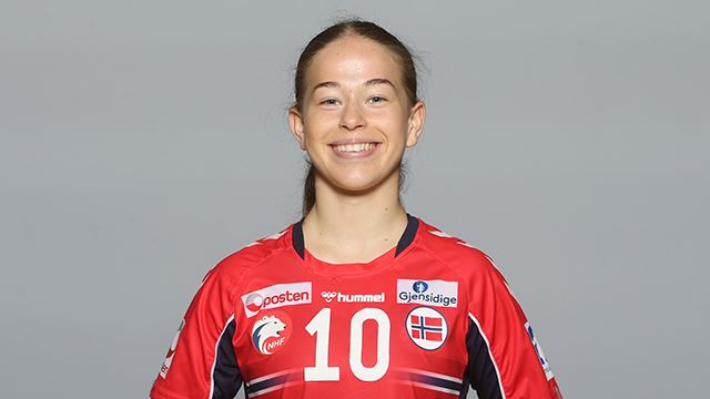 Julia Hessen gjorde en god figur som playmaker gjennom hele kampen og scorte tre mål i kveldens kamp. Portrett