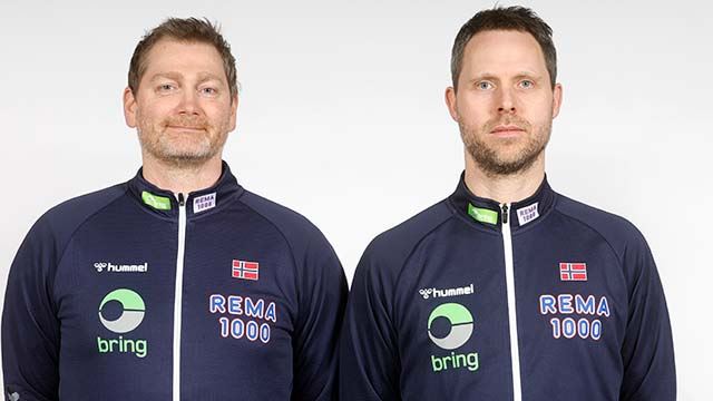 Jan Thomas Lauritzen (t.v.) og Rasmus Hauge er trenere for U-gutta. 2023 Lauritzen, Hauge LM04.jpg
