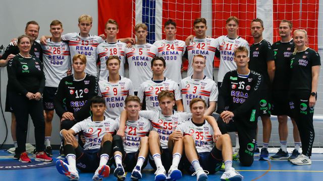 Norges lag før kampen mot Sverige. Foto: Hasse Persson 20230726 Norge-Sverige LM04 lagbilde_Hasse Persson.jpg