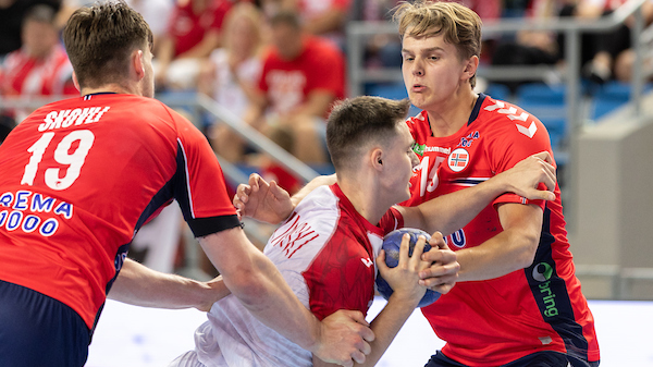 Norge storspilte i forsvar. Her anført av Sondre Skovli og David Haugstvedt. Foto: Kolektiff 20250621 ihf vm junior Norway vs Poland sondre skovli og david haugstvedt foto kolektiff.png