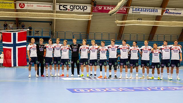 Juniorgutta før kampen mot Sverige på tirsdag. LM04 SOC Lagoppstilling